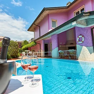 Lilla 3*, Desenzano del Garda Italien
